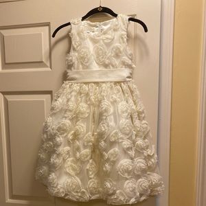 Gorgeous Cream White Frilly Dress, Full Skirt,bow